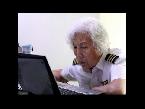 شاهد عجوز 82 عامًا تحلّق في الأجواء مستخدمة طائرة تكنام بي 2010