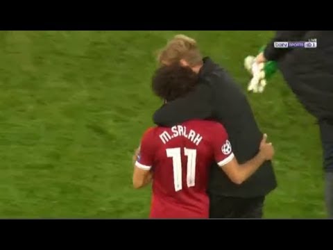 شاهد يورغن كلوب يحضن ويمازح اللاعب المصري محمد صلاح