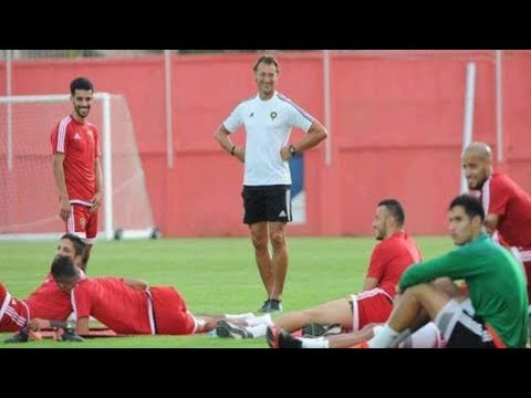 لاعبو المنتخب المغربي يدخنون الشيشة