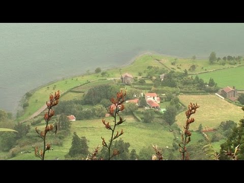 شاهد رحلاتٌ جوية بكلفة منخفضة تعزز السياحة في جزر الأزور