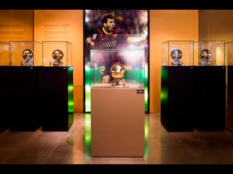 شاهد عرض كرة ميسي الذهبيّة الخامسة في متحف برشلونة